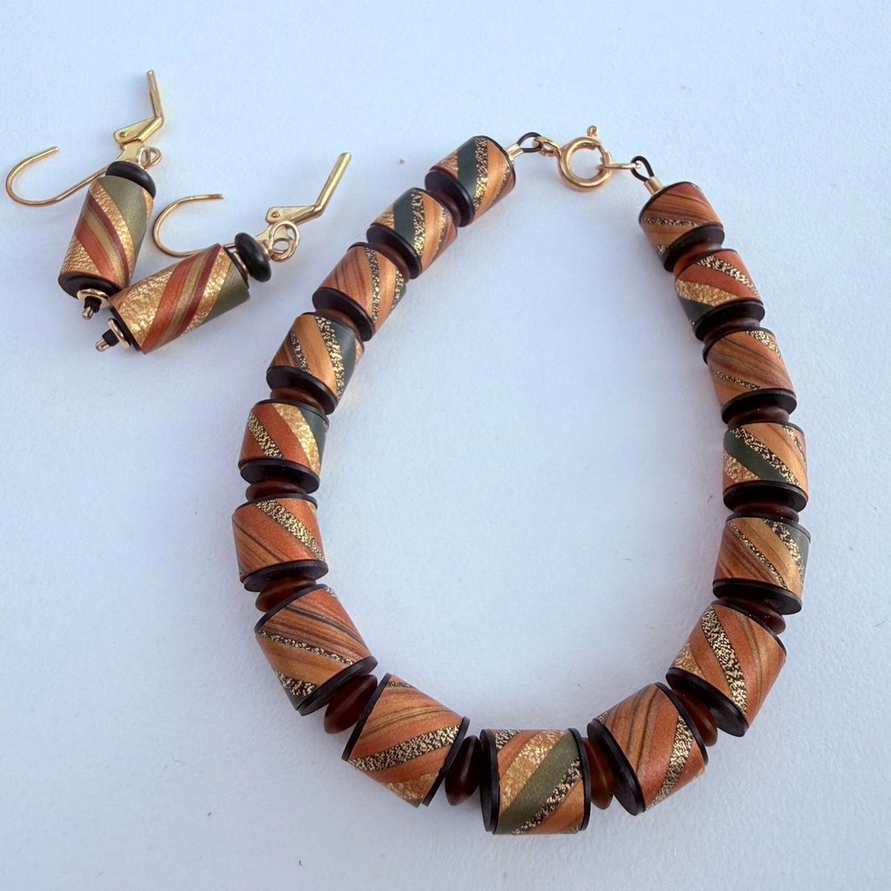 Multicolored vintage wooden bead set.